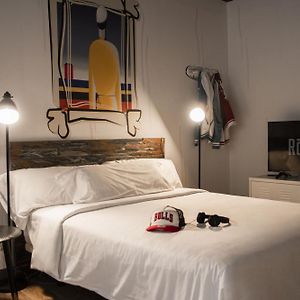 room007 Ventura Hostel